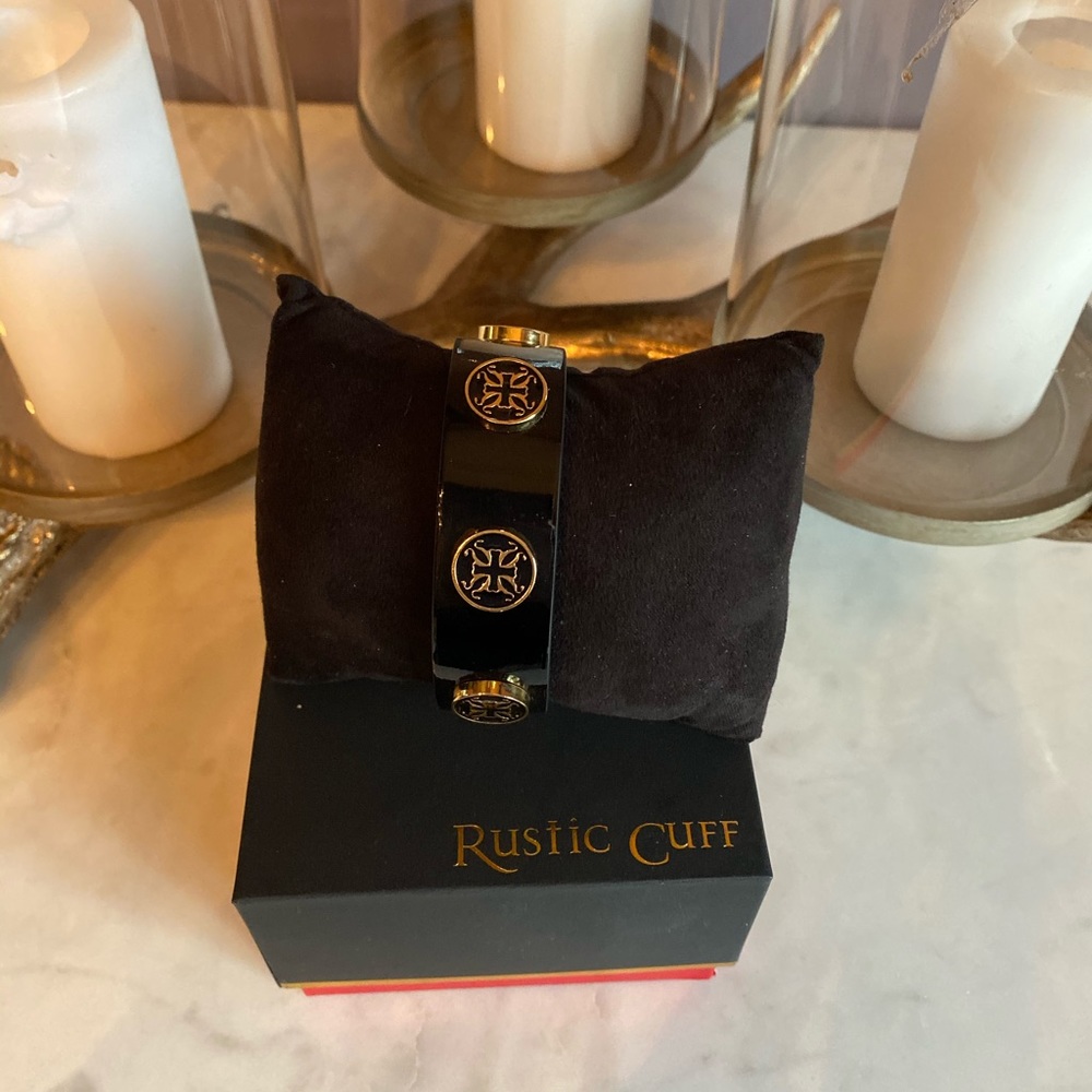Women’s cuff bracelet